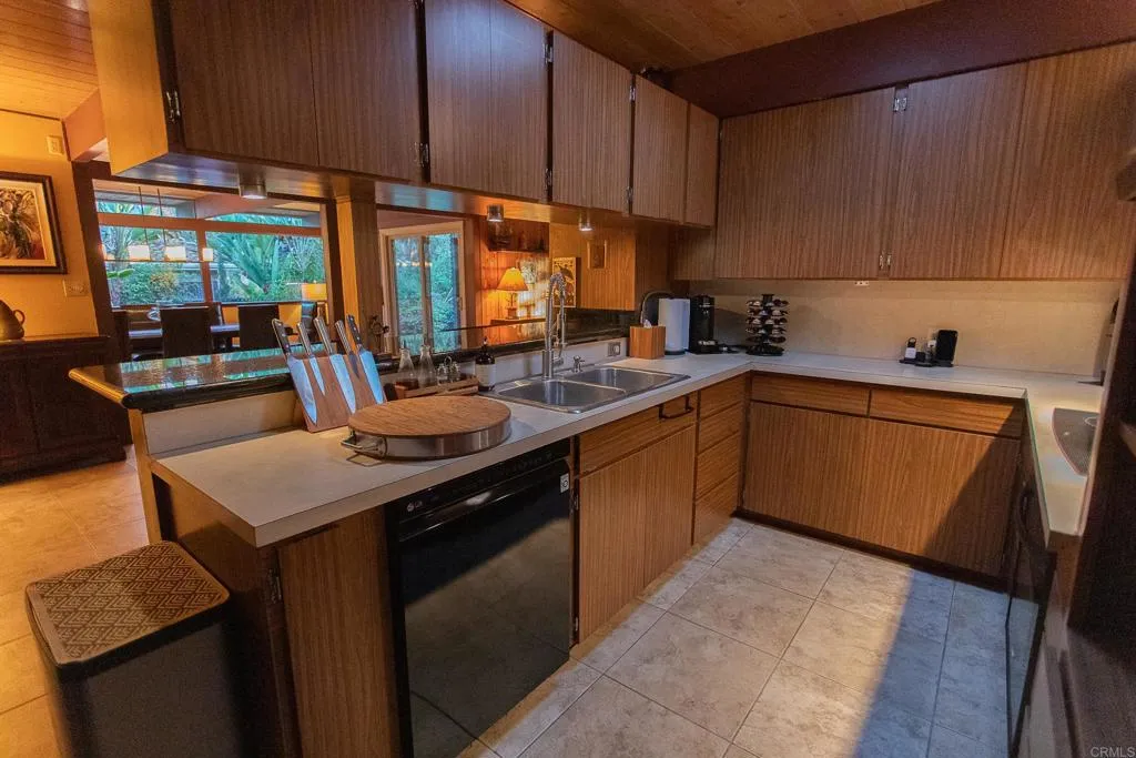 https://cdn.realtyfeed.com/cdn/127/306465363/8a95134fa28e6d16d3e4086f87aaf614.webp