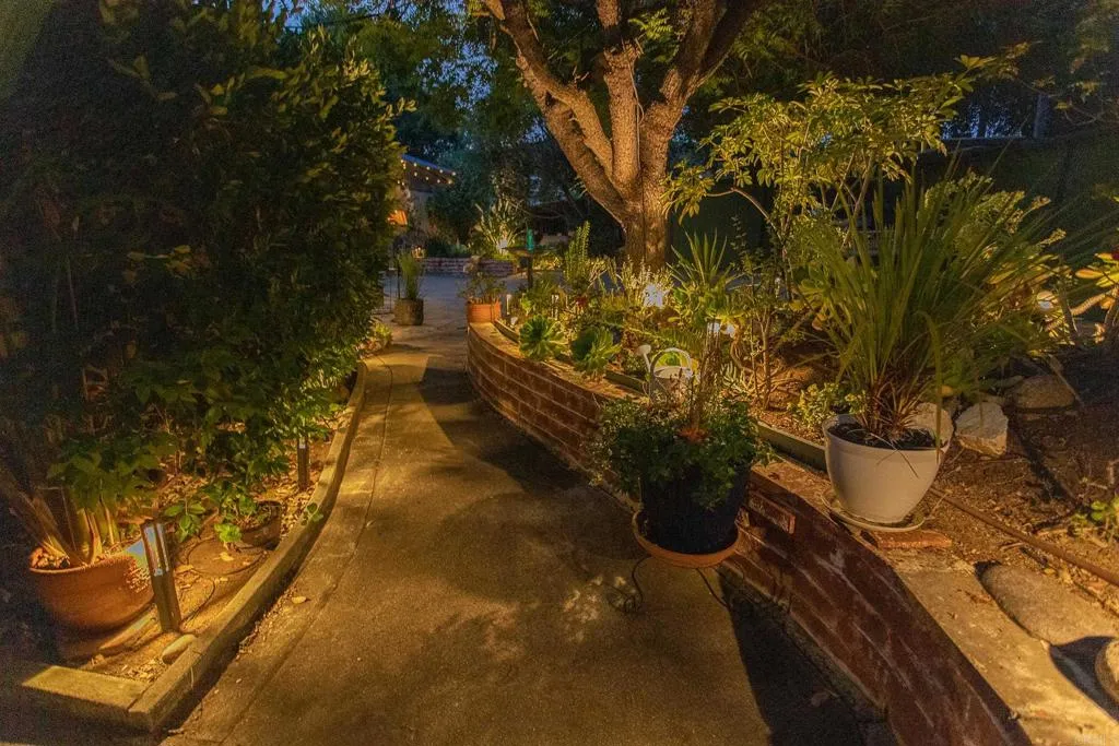 https://cdn.realtyfeed.com/cdn/127/306465363/f1b572e3f47db442af0eaca467bc8530.webp