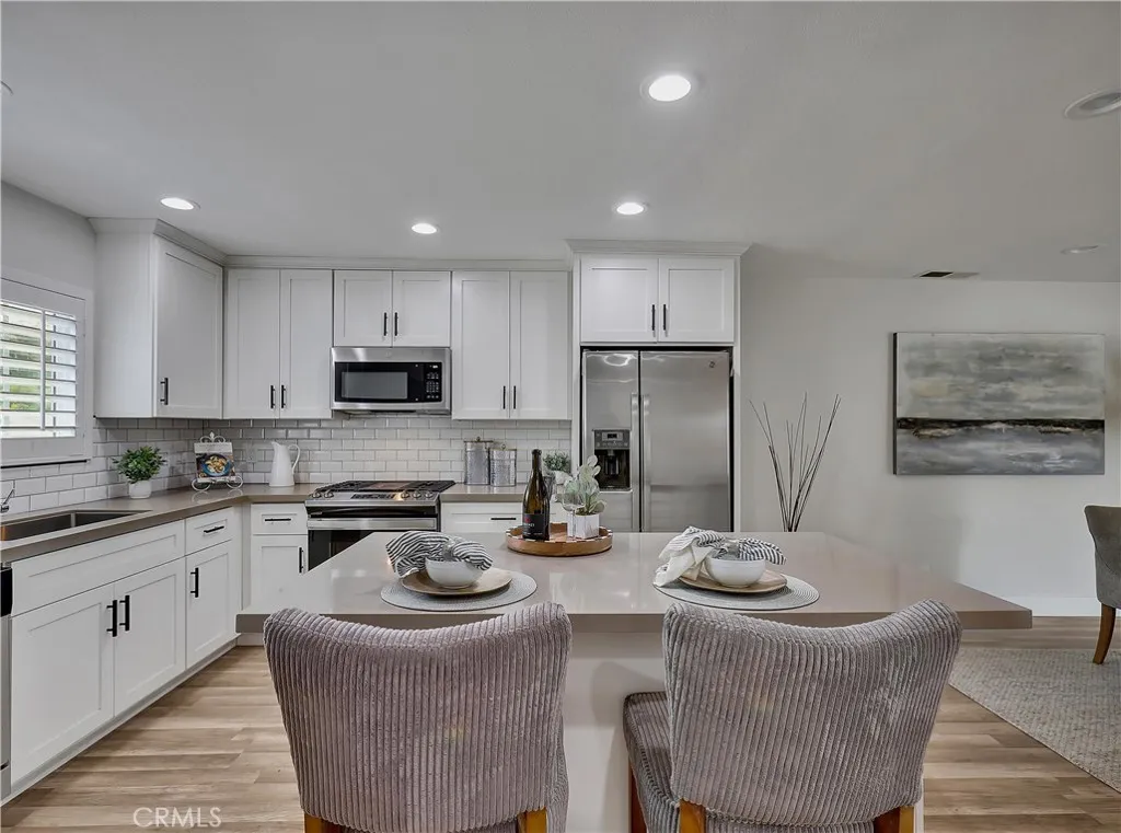 https://cdn.realtyfeed.com/cdn/127/306465428/ecd4b909731a426588762eba92cd0299.webp