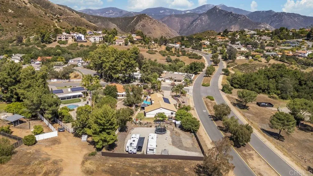 https://cdn.realtyfeed.com/cdn/127/306465515/2c0ec0eb8dc97c6289dcceab3e814f70.webp