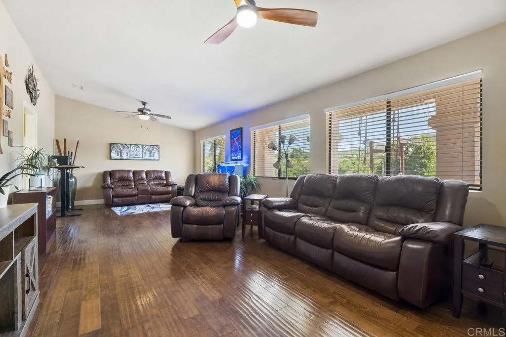 https://cdn.realtyfeed.com/cdn/127/306465515/4490cda75b0d641c2862182eb4ac6e65.webp