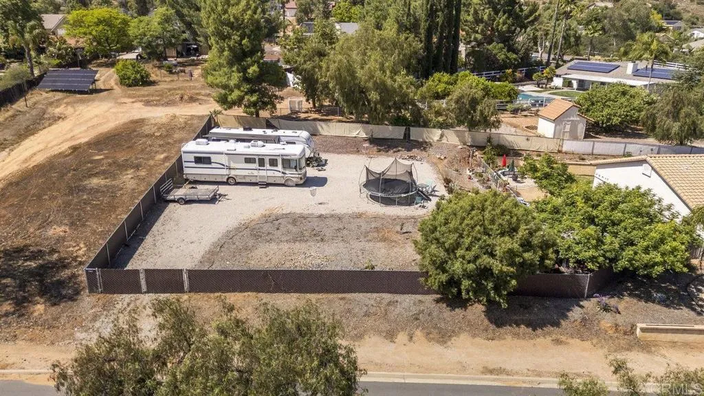https://cdn.realtyfeed.com/cdn/127/306465515/dfd29ee0eb298f05a41d9826c1f48cb1.webp