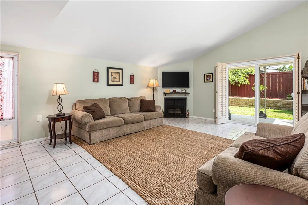 Photo #4: ND25129324 Listing 