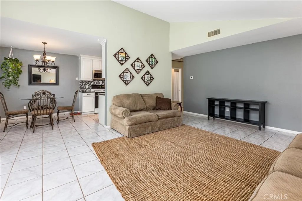 Photo #5: ND25129324 Listing 