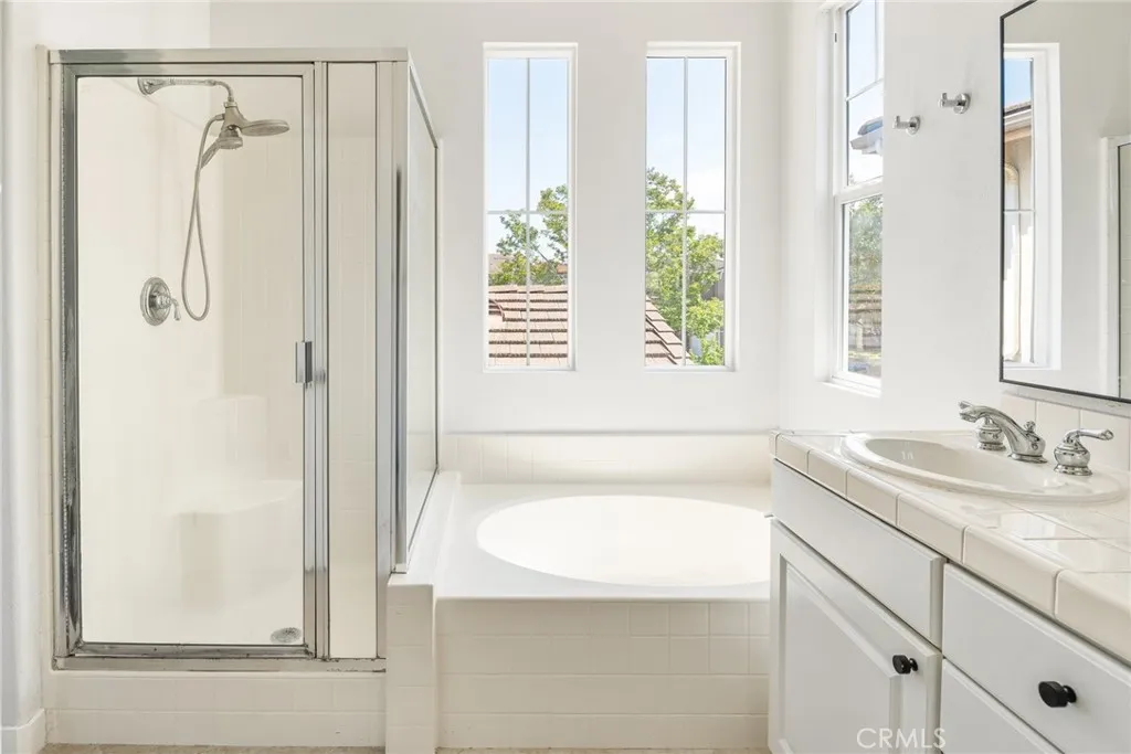 https://cdn.realtyfeed.com/cdn/127/306465602/64bc1eaa7ff67df38cf98293cd7615d4.webp