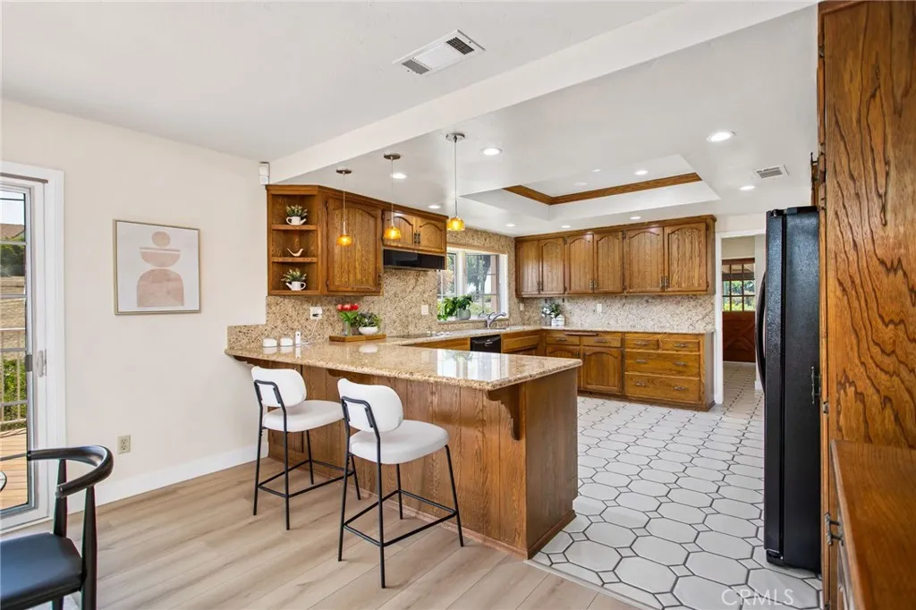 https://cdn.realtyfeed.com/cdn/127/306465712/5f32ecec3d2c1814aed2057d085d1988.webp