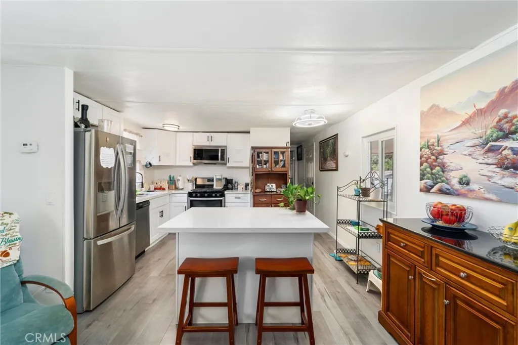 https://cdn.realtyfeed.com/cdn/127/306465729/4328bffe4de28f43b78db3eb834d66fe.webp