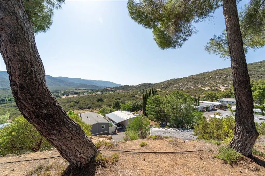https://cdn.realtyfeed.com/cdn/127/306465729/701d09da7cd2d8fa992b677527cd121f.webp
