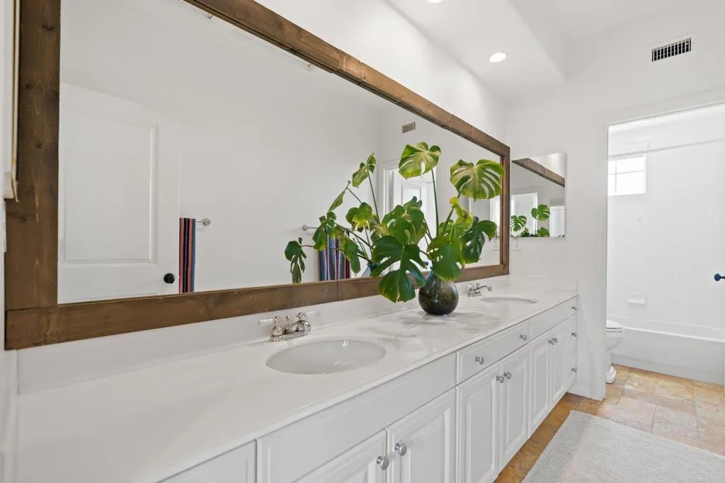 https://cdn.realtyfeed.com/cdn/127/306465791/0fdc687641f6c3d3a541dd2b9e1c0f47.webp