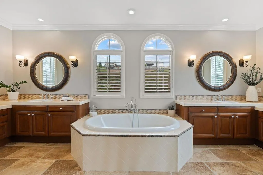 https://cdn.realtyfeed.com/cdn/127/306465791/4d57dfd7c2fd2bff919959e5a869b7ec.webp