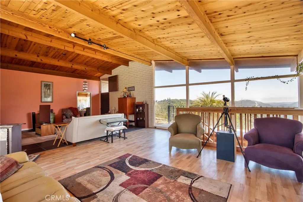 https://cdn.realtyfeed.com/cdn/127/306465793/9d96d1932dd2acf1acfa547d2de3bb44.webp