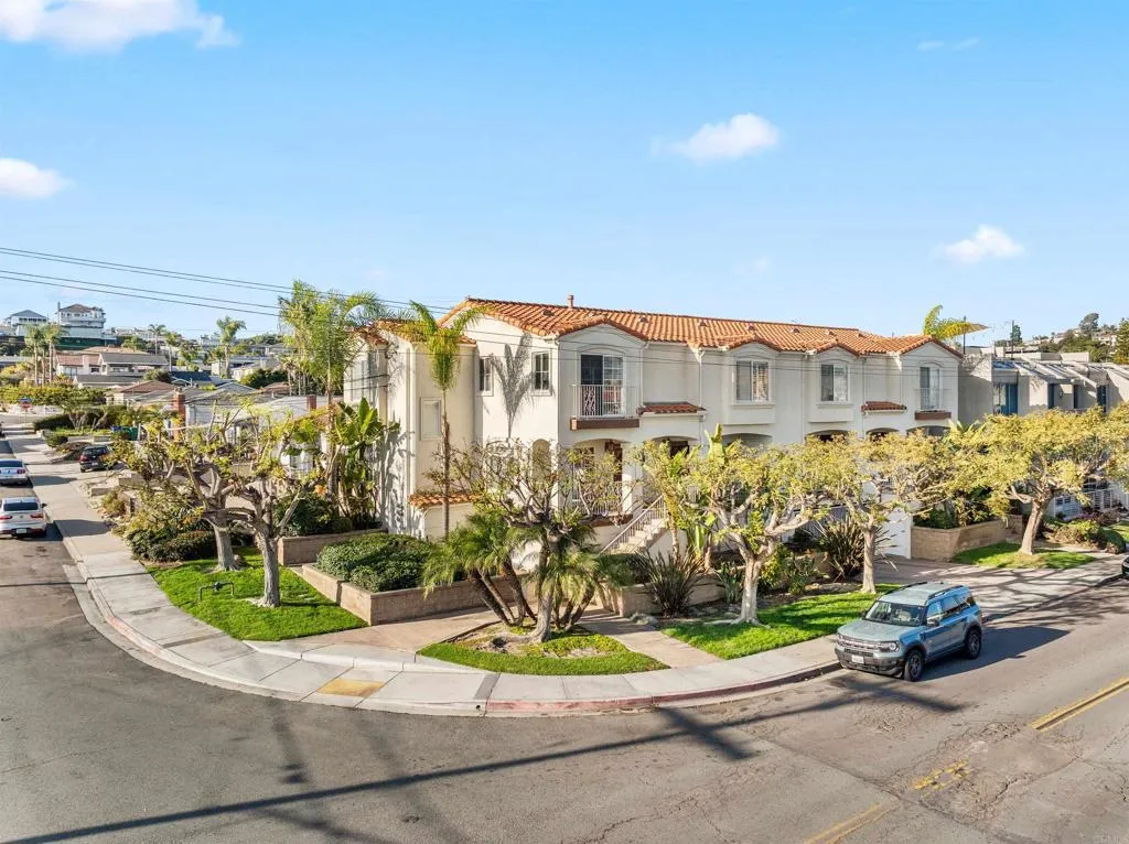 MLS: PTP2504412 Condo For Sale