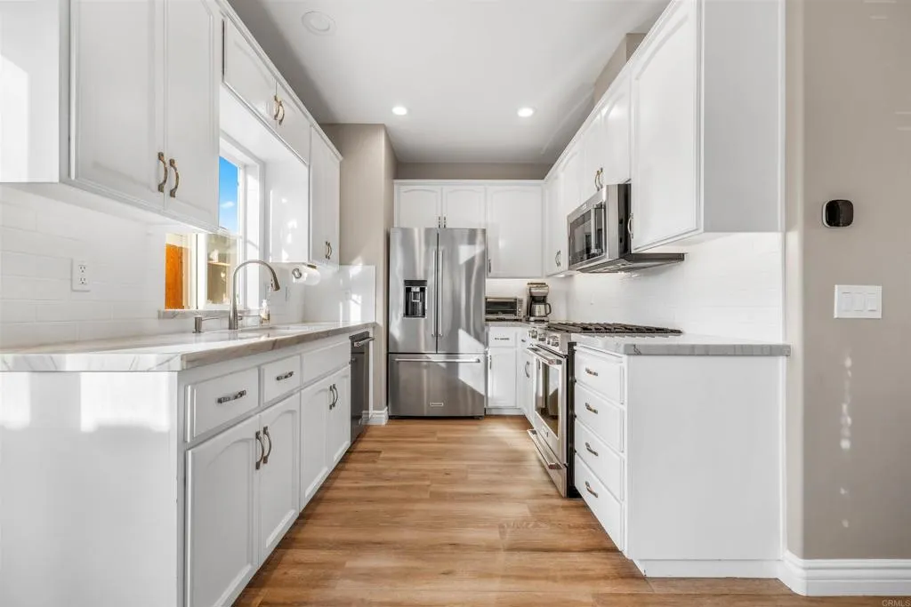 Photo #3: PTP2504412 Listing 
