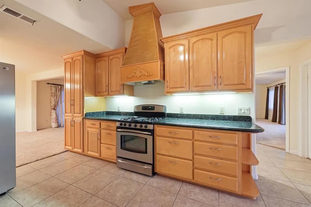 https://cdn.realtyfeed.com/cdn/127/306466094/e4b4fe25fdab63d84792b96f28ee73c2.webp