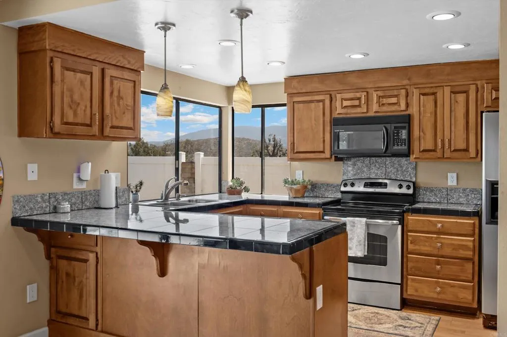 https://cdn.realtyfeed.com/cdn/127/306466181/34077d4b2ad6401128a21cde8f665745.webp