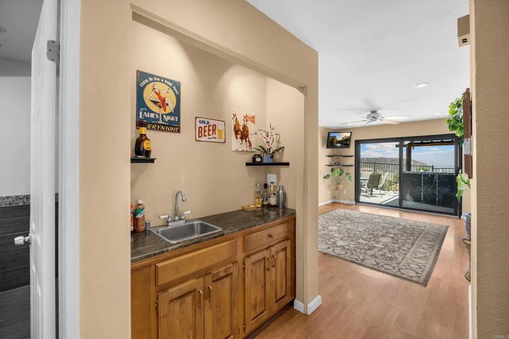 https://cdn.realtyfeed.com/cdn/127/306466181/6bc4d4ad1cf94e4b6e2152352a469e59.webp