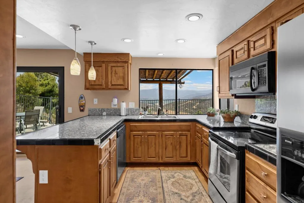 https://cdn.realtyfeed.com/cdn/127/306466181/70303b6cdb40d9e99e900c28e7b989bf.webp