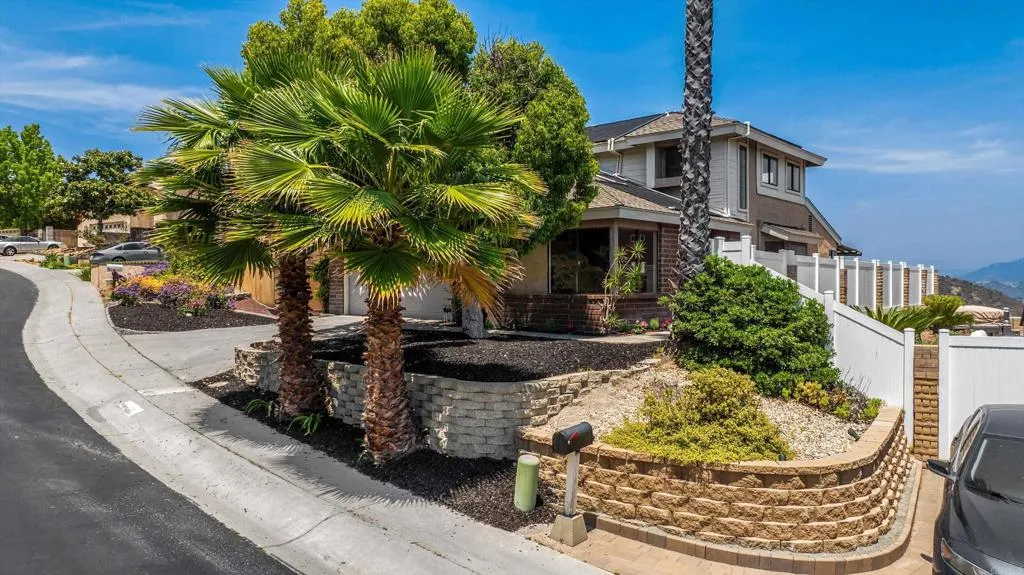 https://cdn.realtyfeed.com/cdn/127/306466181/7c9b7e35f809ae1c791bf485d7e71ec4.webp