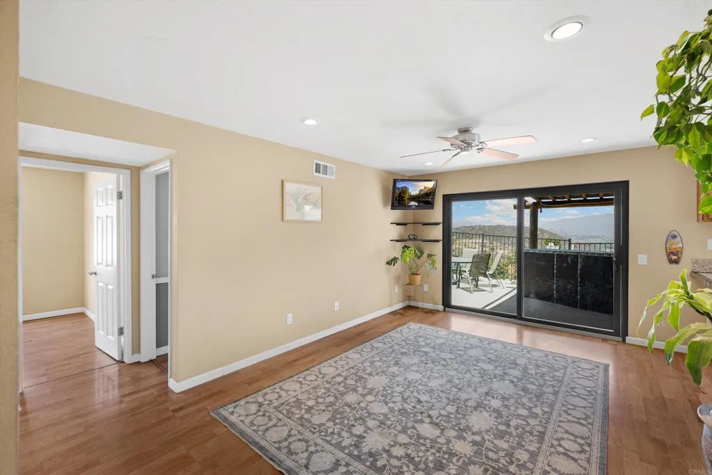 https://cdn.realtyfeed.com/cdn/127/306466181/9cc5a8ded41815148c772ff48141dc53.webp