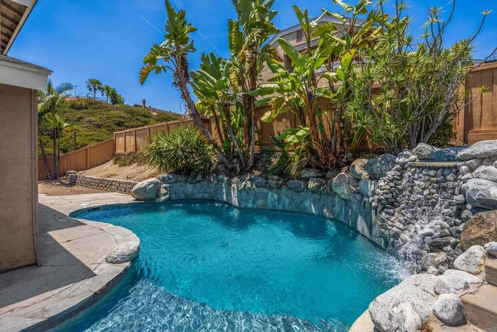 https://cdn.realtyfeed.com/cdn/127/306466181/e8c3f4f9ee4e353091d18dd37fd46fd3.webp