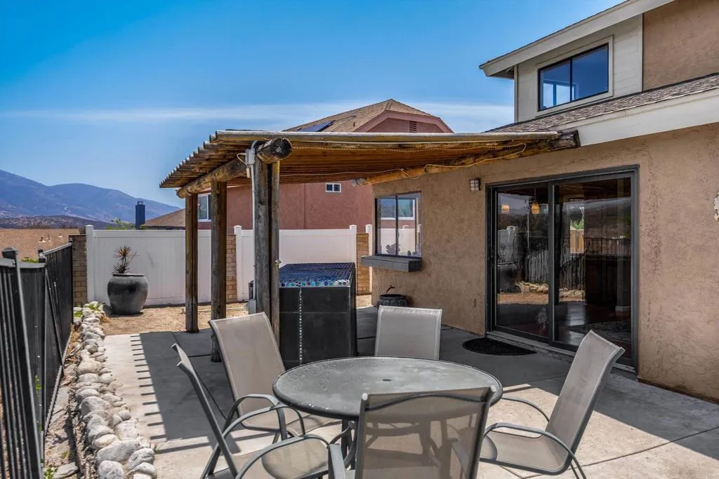 https://cdn.realtyfeed.com/cdn/127/306466181/f615bab65f41d5e33faa1a51c7d56a83.webp