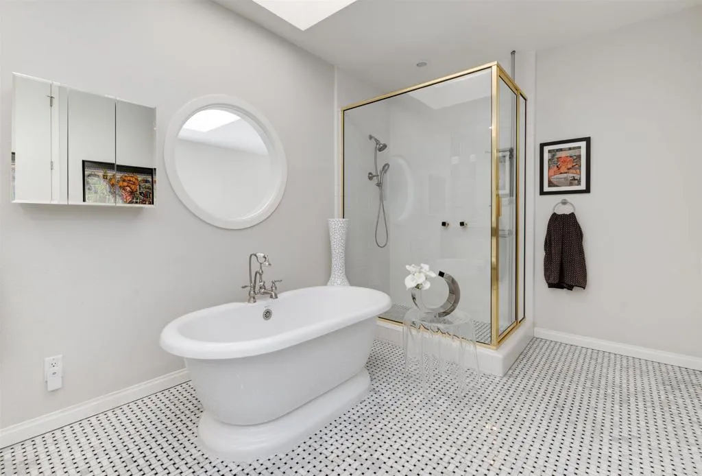 https://cdn.realtyfeed.com/cdn/127/306466403/35fb8b99695b29eb6fbe8357759a12c8.webp