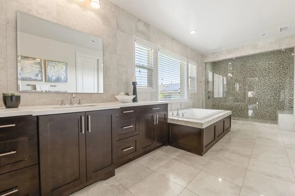 https://cdn.realtyfeed.com/cdn/127/306466450/d42b58721f5b032d9e3eacfe4250ebab.webp