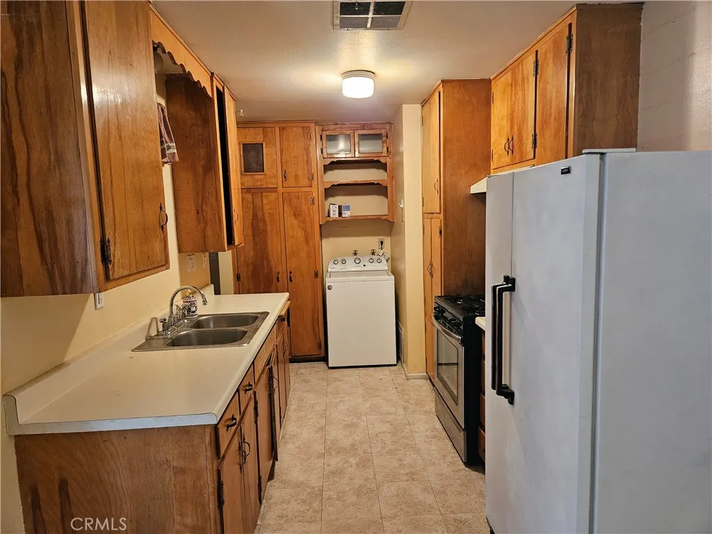 35798 Frontier, Yermo, CA 92398 - Photo 4 of 15, Yermo, CA