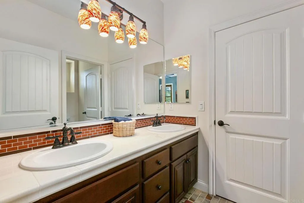 https://cdn.realtyfeed.com/cdn/127/306466537/242a4d8660bea06872ee6a8a245f1057.webp
