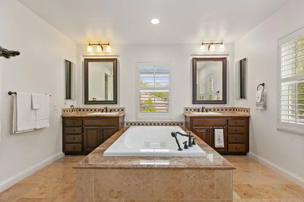 https://cdn.realtyfeed.com/cdn/127/306466537/40ad4ad35b943383e2685d941e426c99.webp