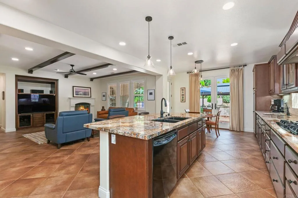 https://cdn.realtyfeed.com/cdn/127/306466537/ab3acfcf1aec9864a6a56d4fb50ce380.webp