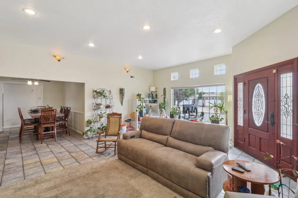 https://cdn.realtyfeed.com/cdn/127/306466554/67717076f0244d2293431e2cc154ab89.webp