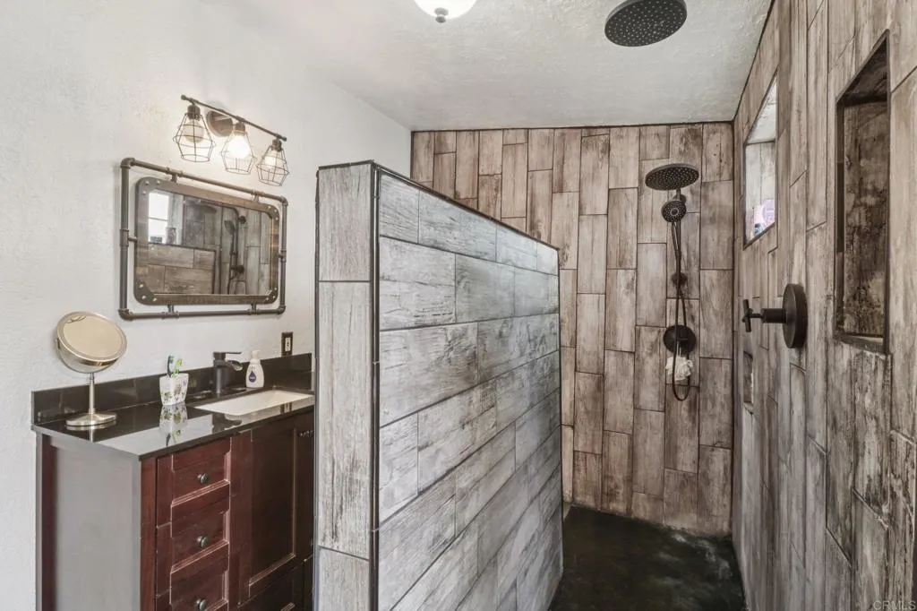 https://cdn.realtyfeed.com/cdn/127/306466554/bad0a96eba8d7e2429fb53fd581a723c.webp