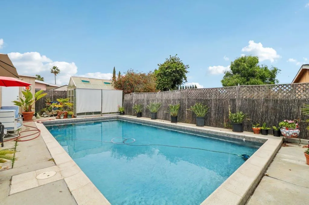 https://cdn.realtyfeed.com/cdn/127/306466554/c6cf191607062dde86880018d91eb932.webp