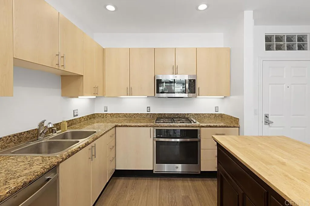 https://cdn.realtyfeed.com/cdn/127/306466663/cea2247eb8b8281d46f3e2e988d68598.webp