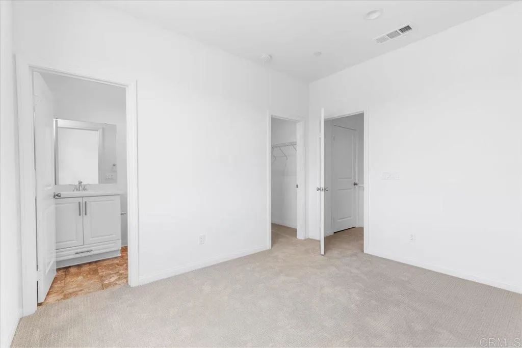 https://cdn.realtyfeed.com/cdn/127/306466667/0c14a8b7d47b5a3d129f3b6d9cfcbf7b.webp