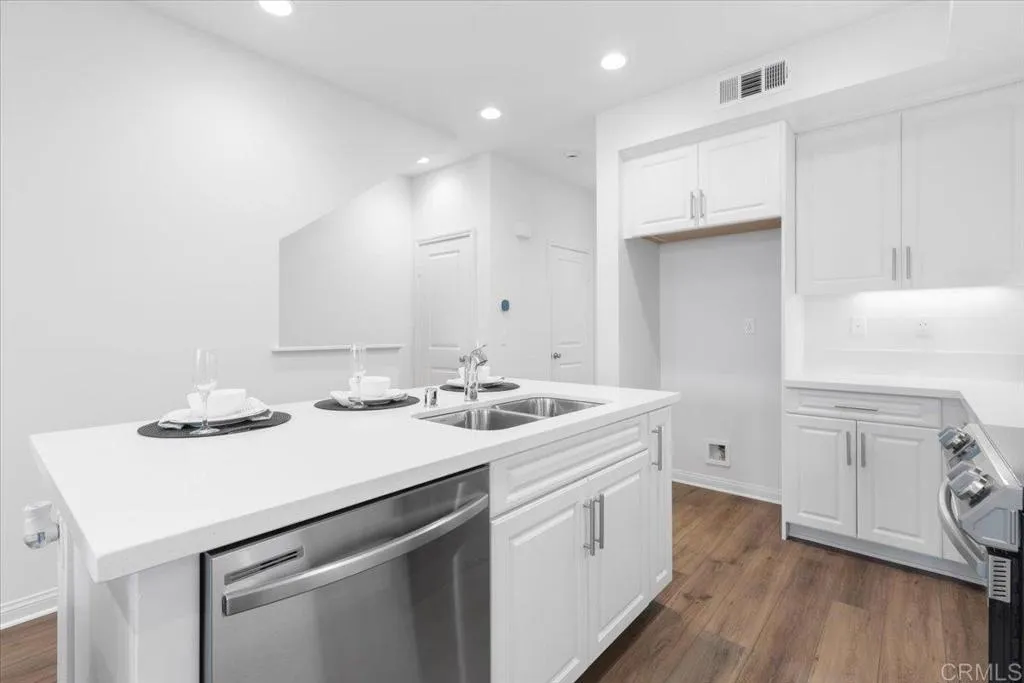 https://cdn.realtyfeed.com/cdn/127/306466667/e675ac2a7ac7224bea300ea0e30150dc.webp