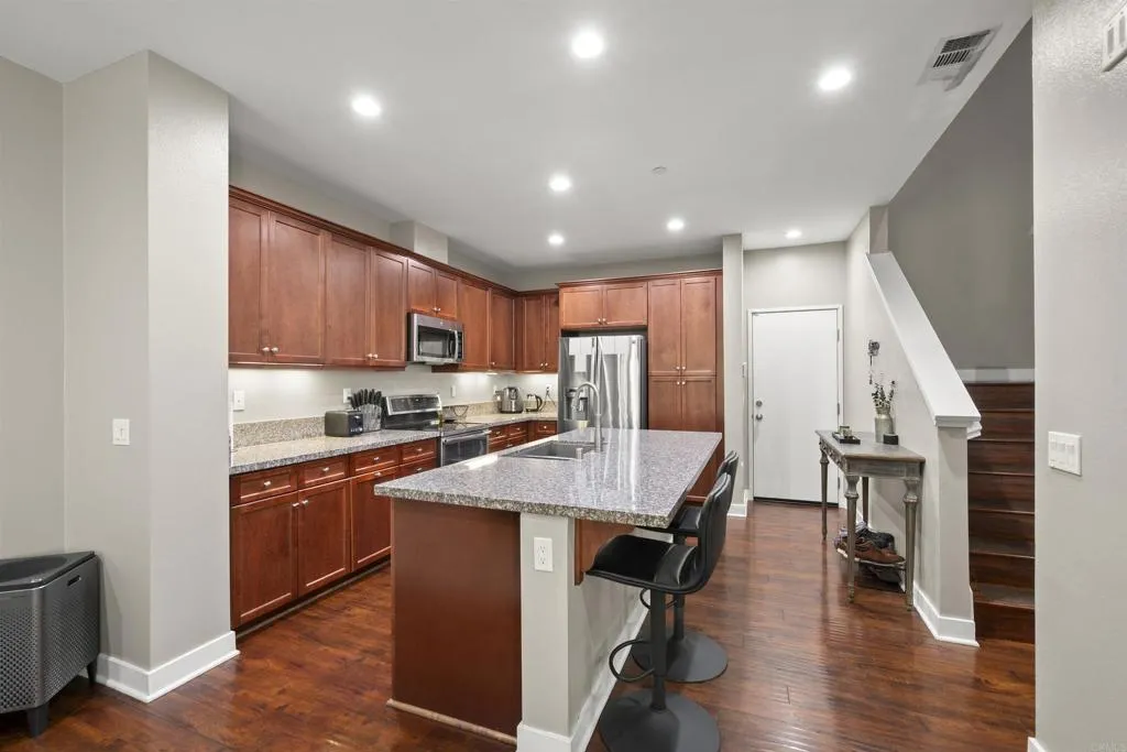 https://cdn.realtyfeed.com/cdn/127/306466807/a1d9e73a2bf9ea177c1802f81d54c9d2.webp