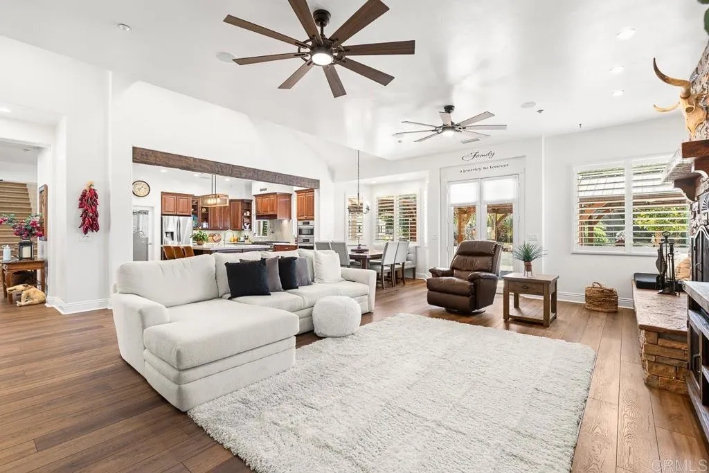 https://cdn.realtyfeed.com/cdn/127/306466881/33972527cfe96b1badf5d30e9cfa3b92.webp