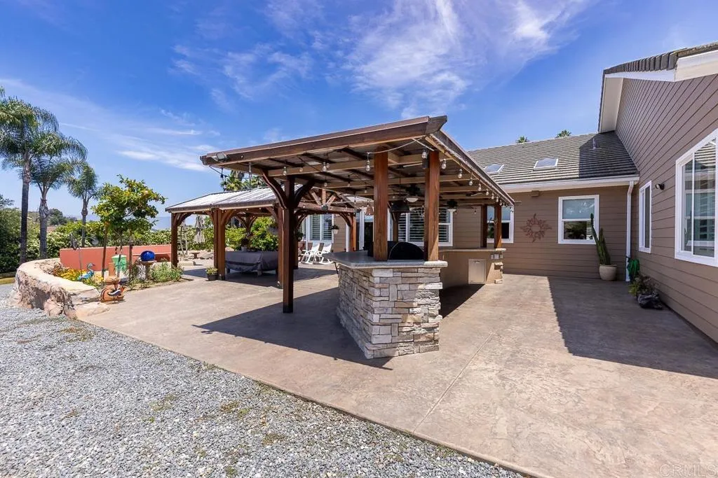 https://cdn.realtyfeed.com/cdn/127/306466881/c1cf27400fcf10388c72fc6997ea1fbf.webp
