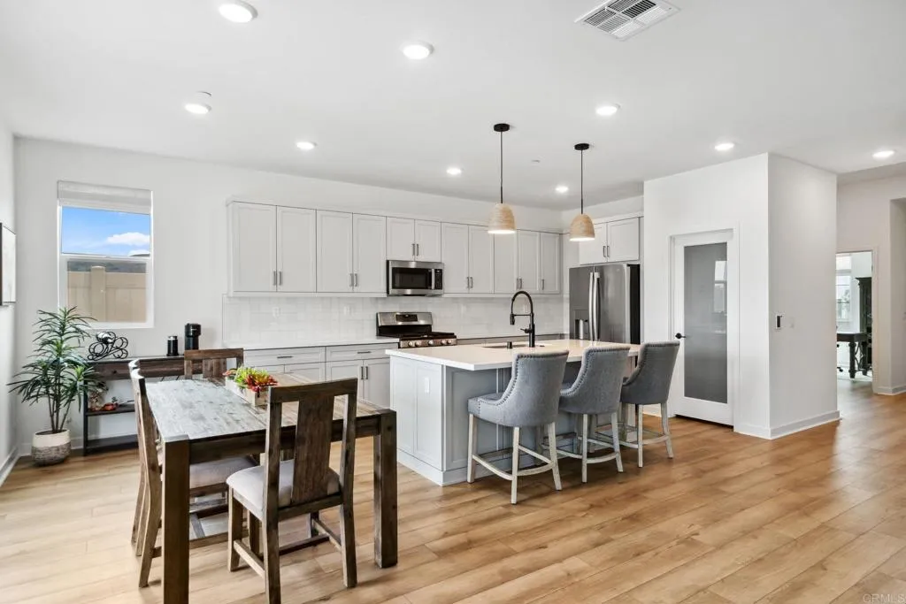 https://cdn.realtyfeed.com/cdn/127/306466966/2488676c77cc6114bbc85ba59e904064.webp