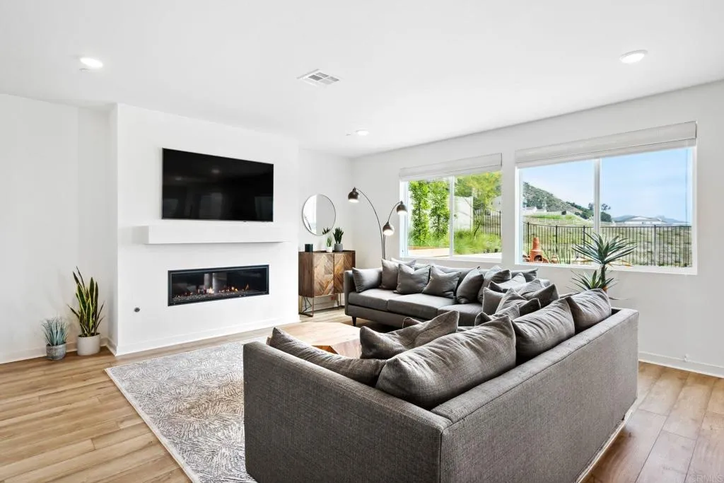 https://cdn.realtyfeed.com/cdn/127/306466966/2e48f33d49655e8dc38160eb20dd2767.webp
