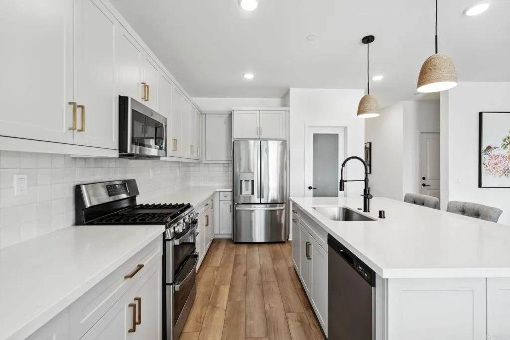 https://cdn.realtyfeed.com/cdn/127/306466966/c426750d9a9024533217da5c4f83276c.webp