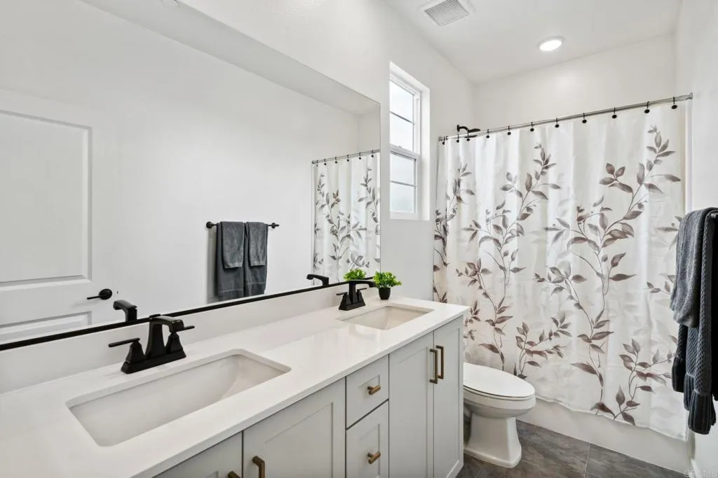 https://cdn.realtyfeed.com/cdn/127/306466966/fcfbacf7bd453fd858050a809b3d8775.webp
