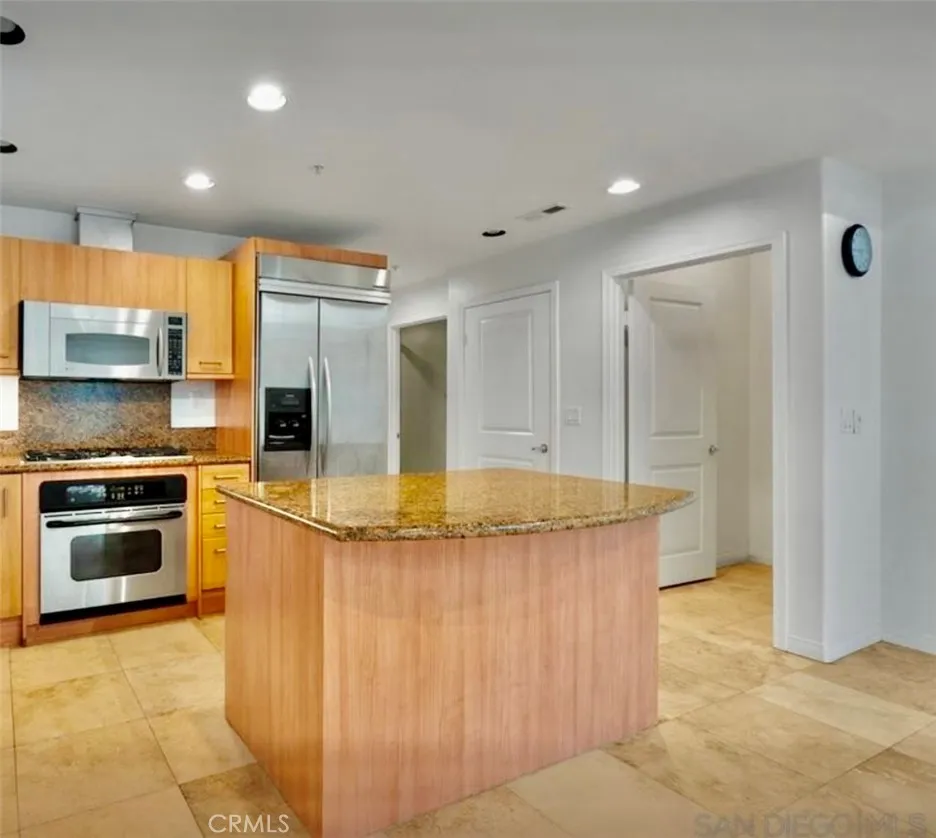 https://cdn.realtyfeed.com/cdn/127/306467062/8290fd2dd0e1c97bfa6a61e5d58c4e50.webp