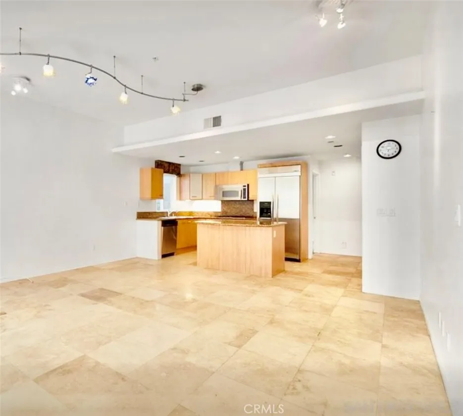 https://cdn.realtyfeed.com/cdn/127/306467062/8486db85594b27ec897544acc8f38a17.webp