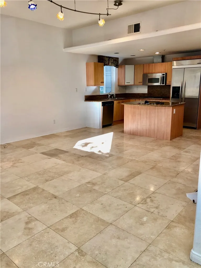https://cdn.realtyfeed.com/cdn/127/306467062/869c6ec27469ece25a2f8cc75bb701fa.webp