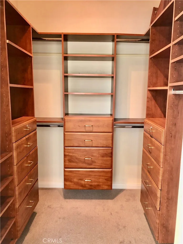 https://cdn.realtyfeed.com/cdn/127/306467062/98f6e95f272870d51462b88a17088377.webp