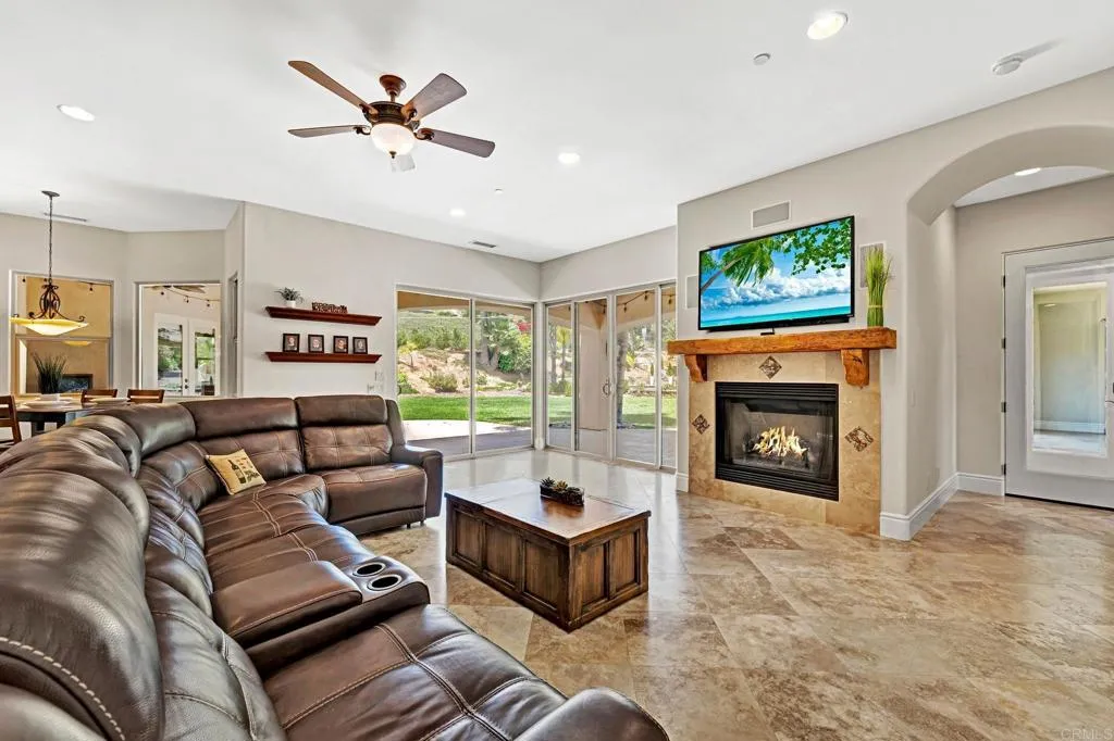 https://cdn.realtyfeed.com/cdn/127/306467106/42f7b8b4055afd4efac8b75faf786e1f.webp