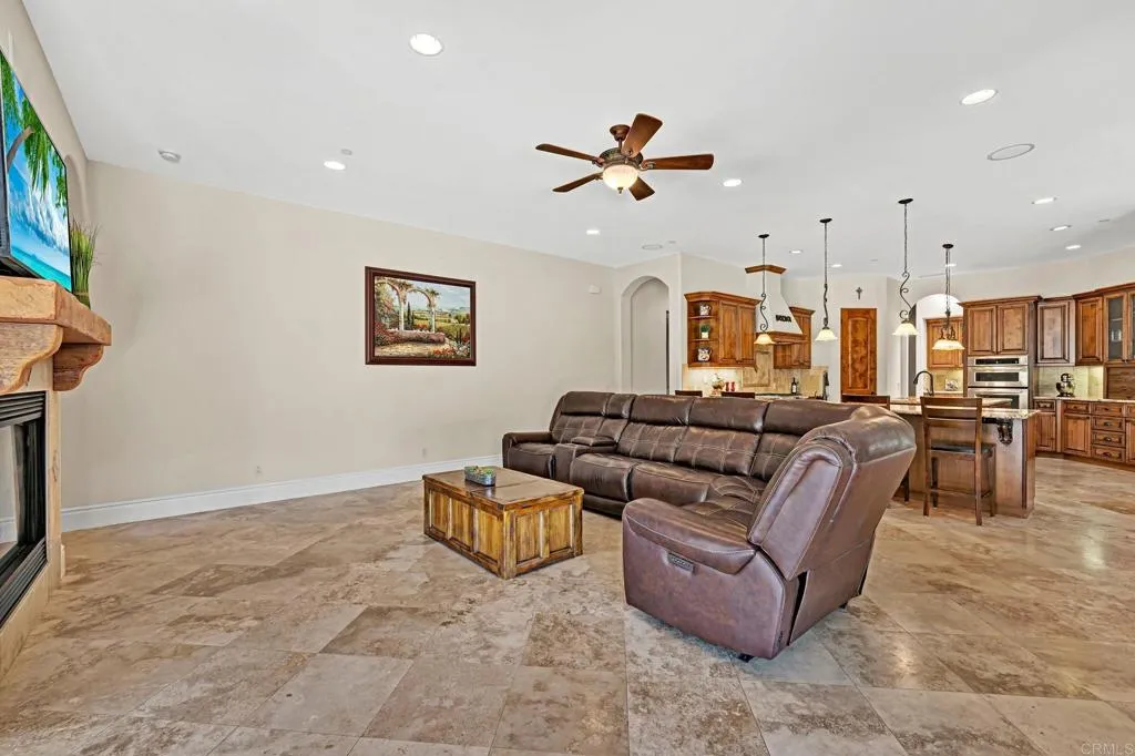 https://cdn.realtyfeed.com/cdn/127/306467106/9ccd85352bfef76b3954ccc7f0dfec7f.webp